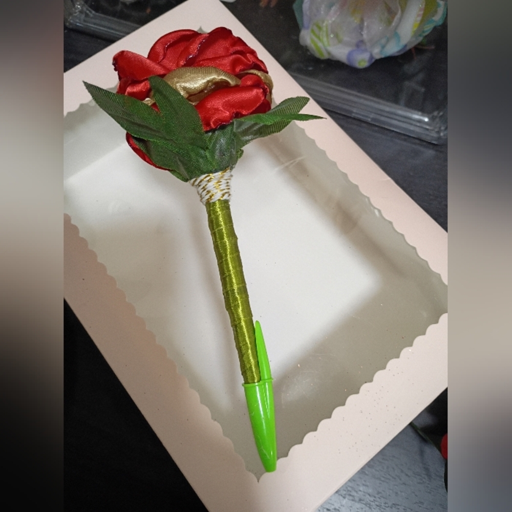 Red and Gold Rose Pen🌹